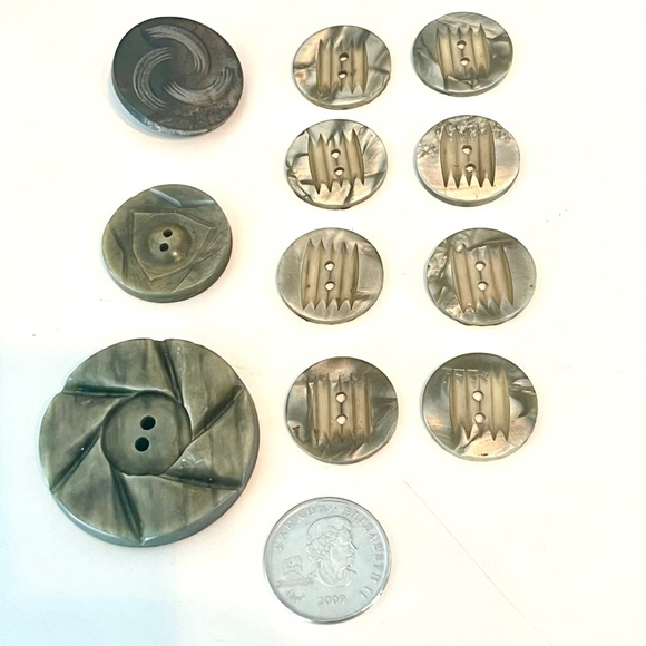 Vintage Century Celluloid Buttons - Picture 4 of 6